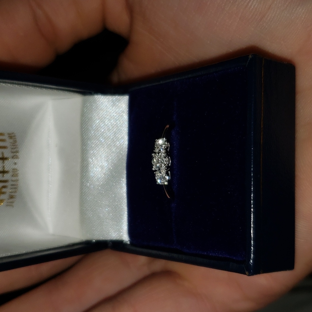 Diamond flower ring